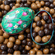 Baignade de l'oeuf dans les billes chocolatés